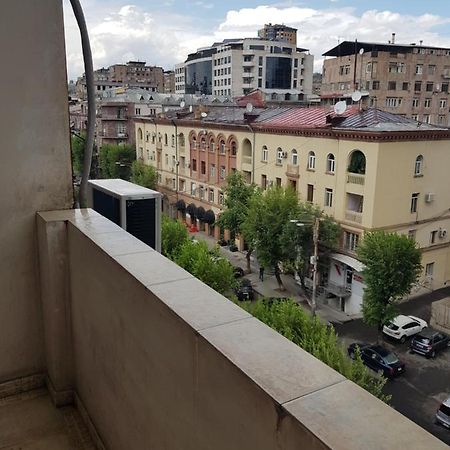 Apartment-14 In The Center Of Yerevan Exterior photo