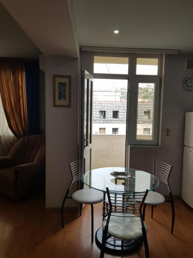 Apartment-14 In The Center Of Yerevan Exterior photo